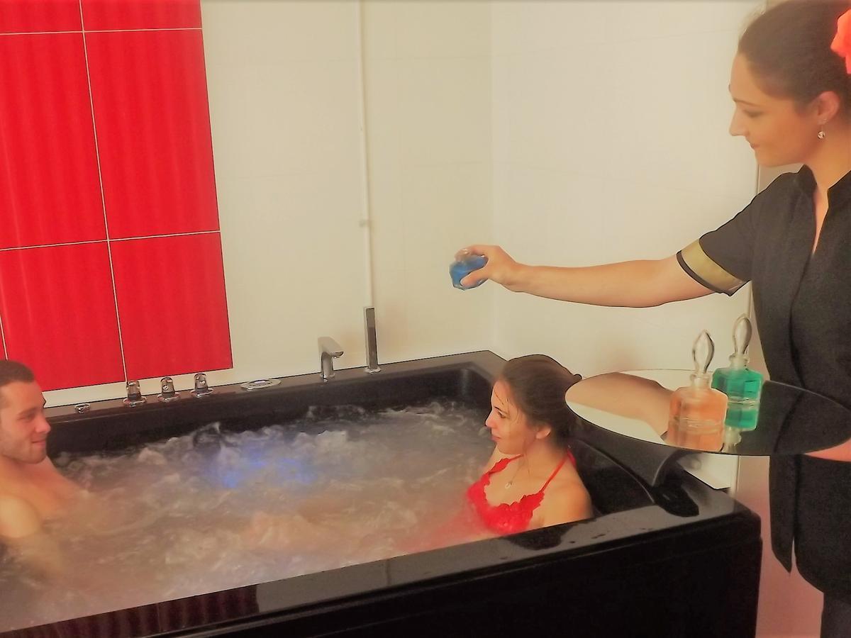 Bellaforme Suites&Spa Champcevinel 外观 照片
